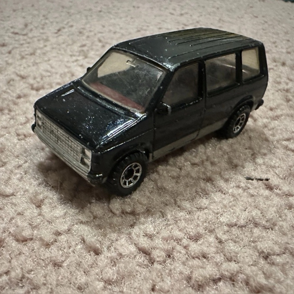 Vintage 1983 Matchbox Diecast 1/60 Scale Black & Silver 1984 Dodge Caravan Van